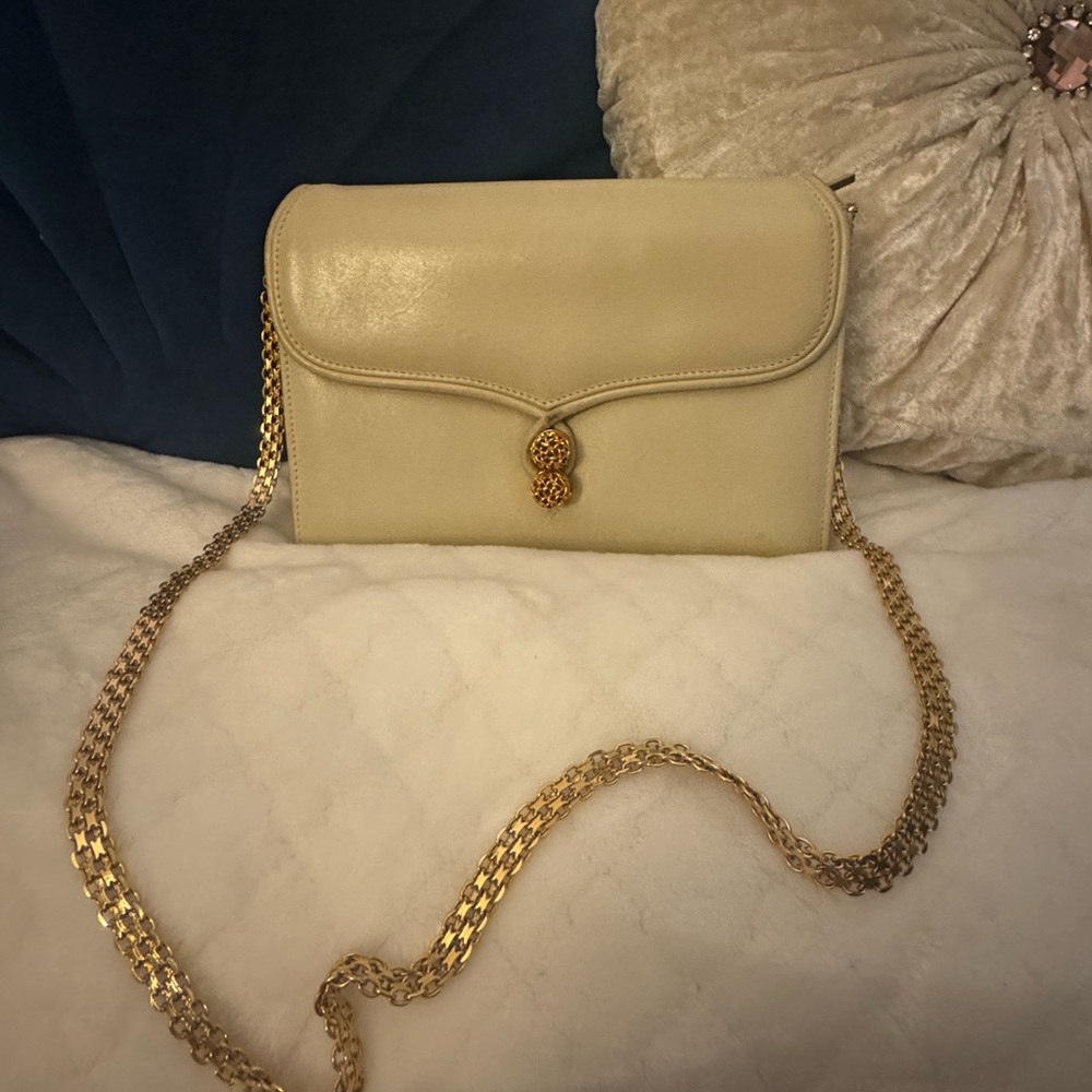 Gucci Elegant Cream Chain Shoulder Bag